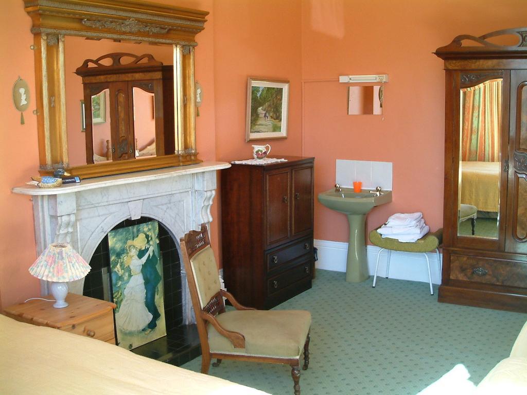 Claremont House Bed & Breakfast Dun Laoghaire Room photo